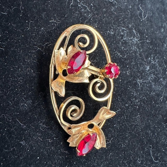 Vintage Floral Red Rhinestone Brooch Pin Gold Tone Women's Jewelry - Picture 3 of 6